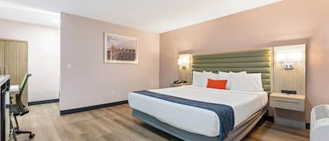 Room, 1 King Bed | Desk, laptop workspace, blackout drapes, soundproofing