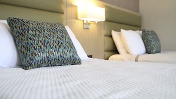 Safe på rommet, skrivebord og skrivebord for bærbar PC