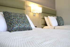 Caja de seguridad en la habitación y escritorio 