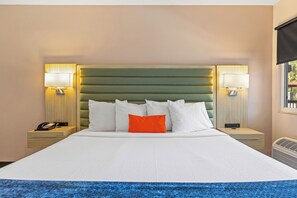 Room, 1 King Bed | Desk, laptop workspace, blackout curtains, soundproofing - Pasadena Inn at Old Town   (Pasadena)