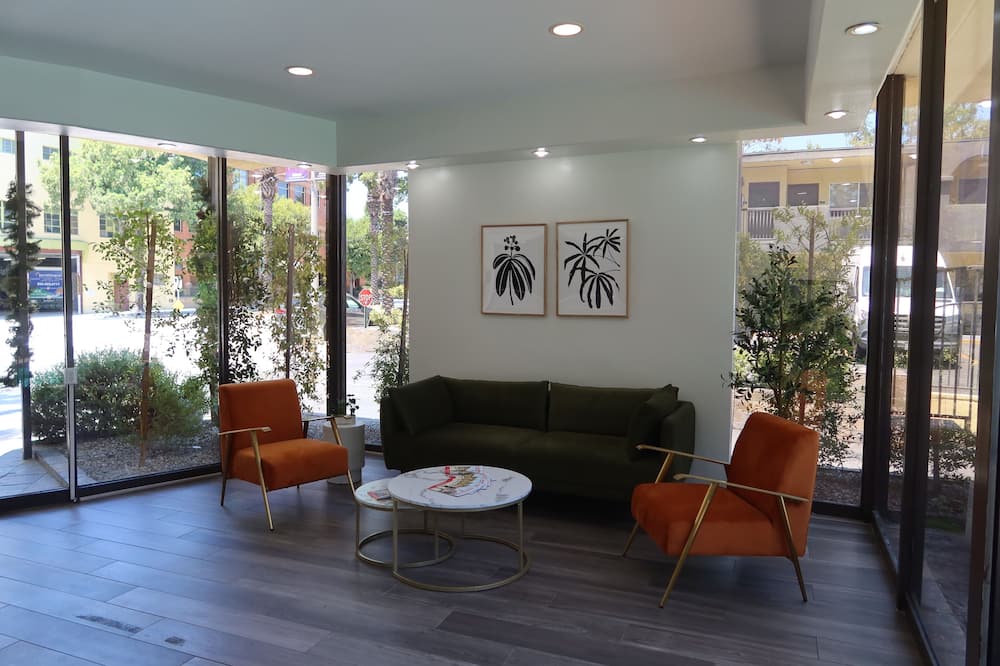GreenTree Pasadena Inn