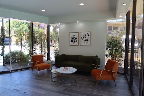 GreenTree Pasadena Inn