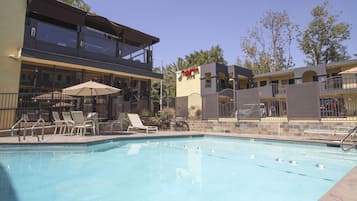 Outdoor pool, pool umbrellas, sun loungers