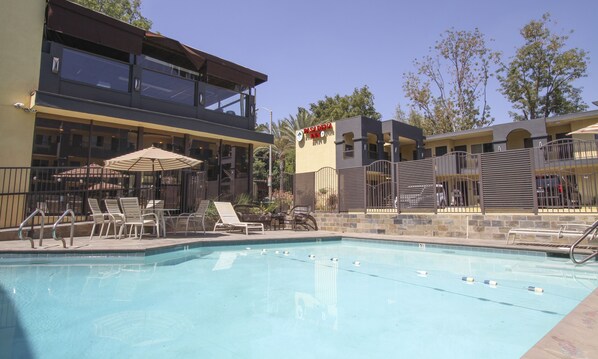 Outdoor pool, pool umbrellas, sun loungers