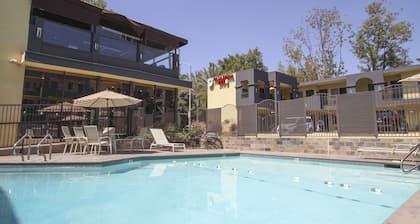 GreenTree Pasadena Inn