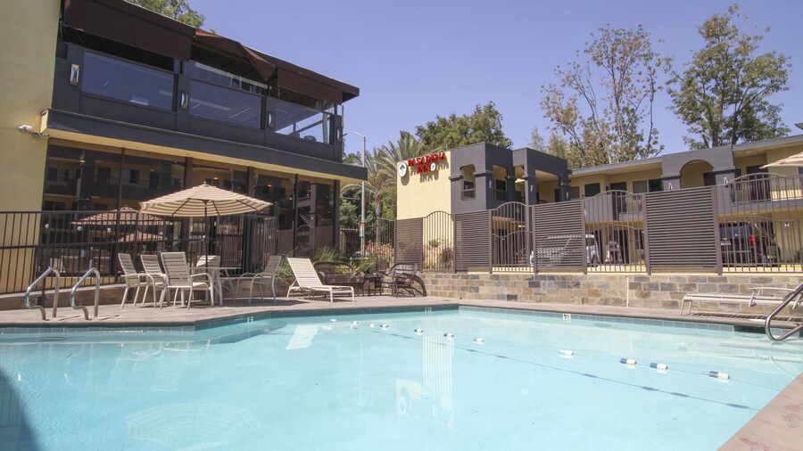 GreenTree Pasadena Inn