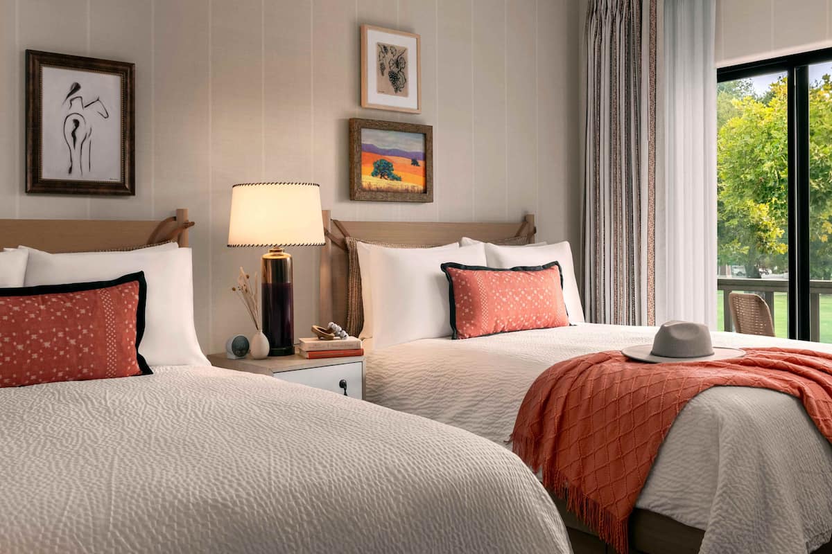 In-room safe, desk, iron/ironing board, bed sheets