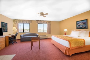 Studio Suite, 1 King Bed, Non Smoking | Premium bedding, desk, blackout curtains, iron/ironing board