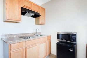 Studio Suite, 1 King Bed, Non Smoking | Private kitchen | Fridge, microwave