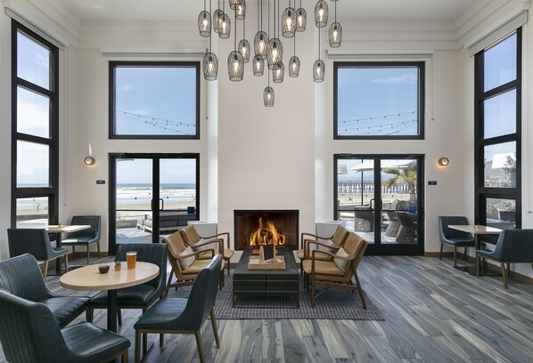 Se sirven desayunos y cenas; con vista a la playa 