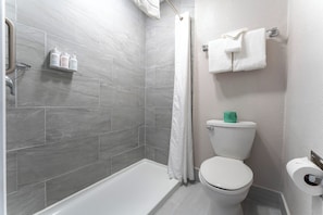Standard Room, 1 King Bed, Non Smoking | Bathroom | Shower, free toiletries, hair dryer, towels - The Grove At Pismo Beach (Pismo Beach)