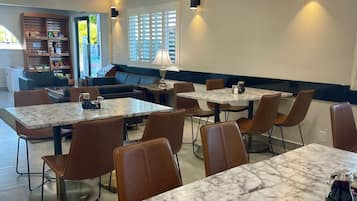 Desayuno continental incluido todos los días