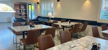 Desayuno continental incluido todos los días 