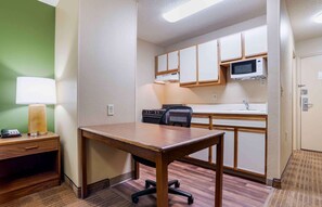 Studio, 1 Queen Bed, Non Smoking