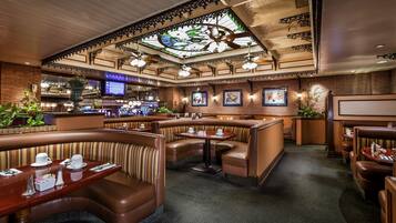 2 restoran, melayani sarapan