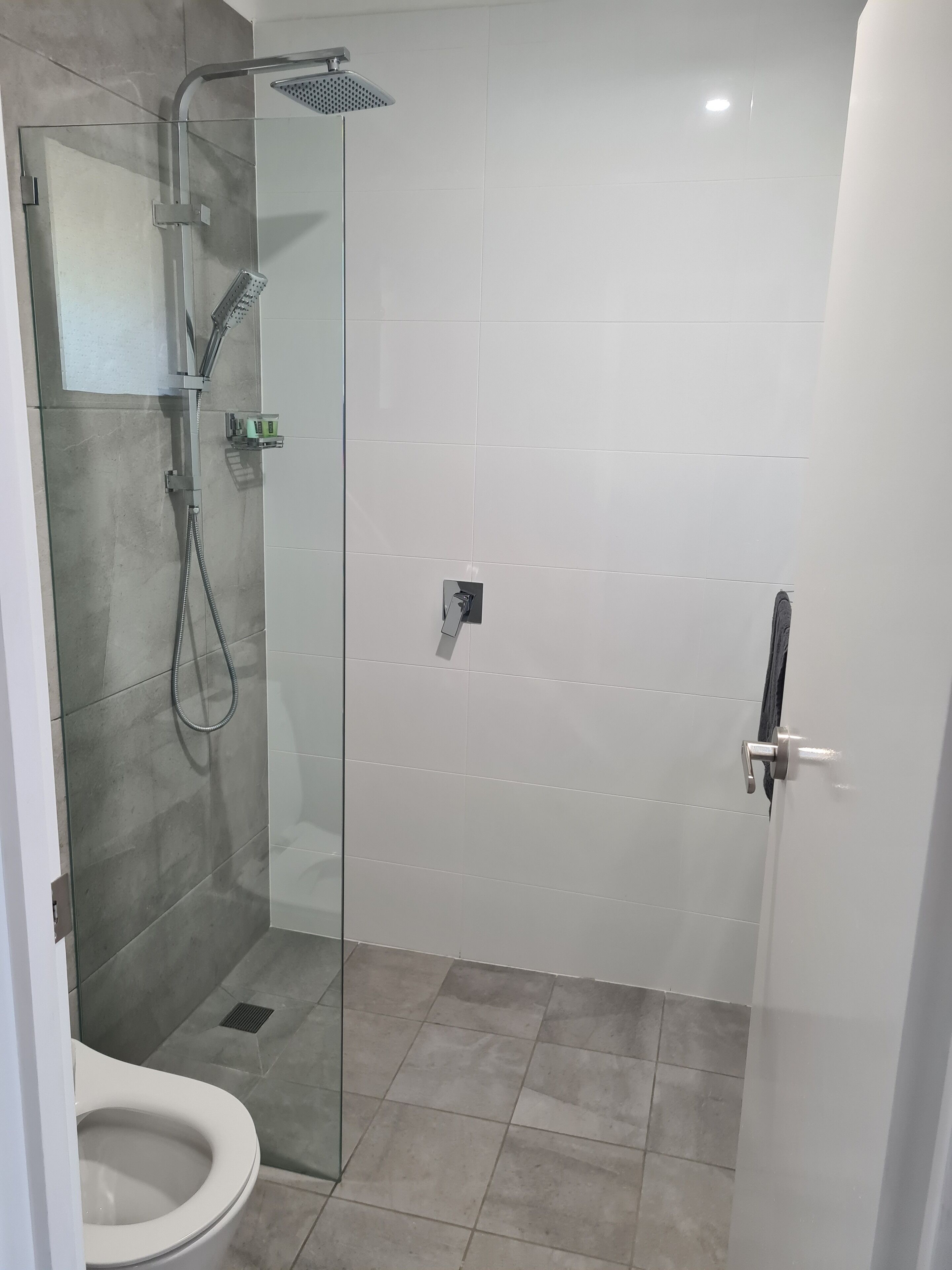 Basic Double or Twin Room | Bathroom