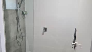 Basic Double or Twin Room | Bathroom