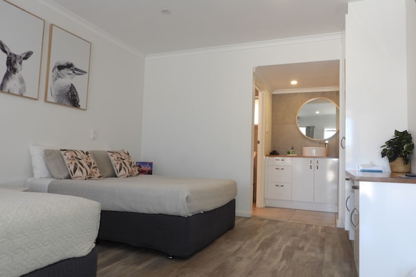 Basic Double or Twin Room | Desk, laptop workspace, iron/ironing board, free WiFi