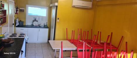 Microondas y tetera eléctrica