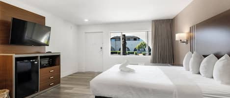 Laptop workspace, blackout curtains, iron/ironing board, free WiFi