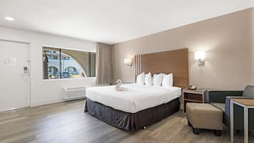 Laptop workspace, blackout curtains, iron/ironing board, free WiFi