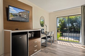 Standard Room, 2 Queen Beds, Non Smoking | Laptop workspace, blackout drapes, iron/ironing board, free WiFi - Heritage Inn Express Roseville (Roseville)