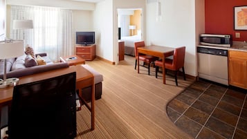 1 bedroom, Egyptian cotton sheets, premium bedding, desk
