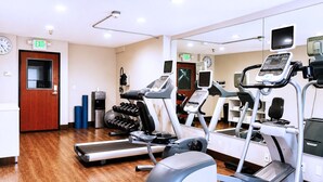A gym with treadmills, elliptical machines, and free weights. - Holiday Inn Express San Clemente N – Beach Area by IHG (San Clemente)