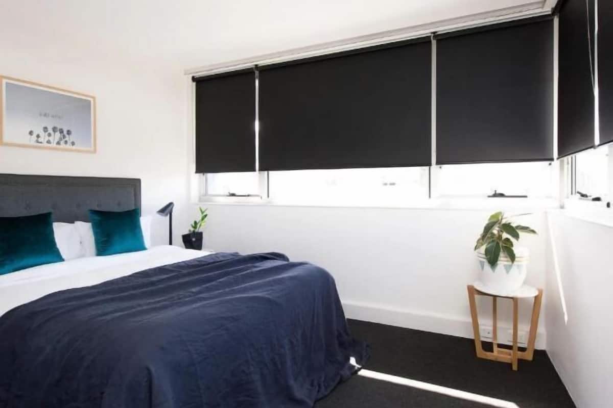 2 Schlafzimmer, Schreibtisch, Verdunkelungsvorhänge