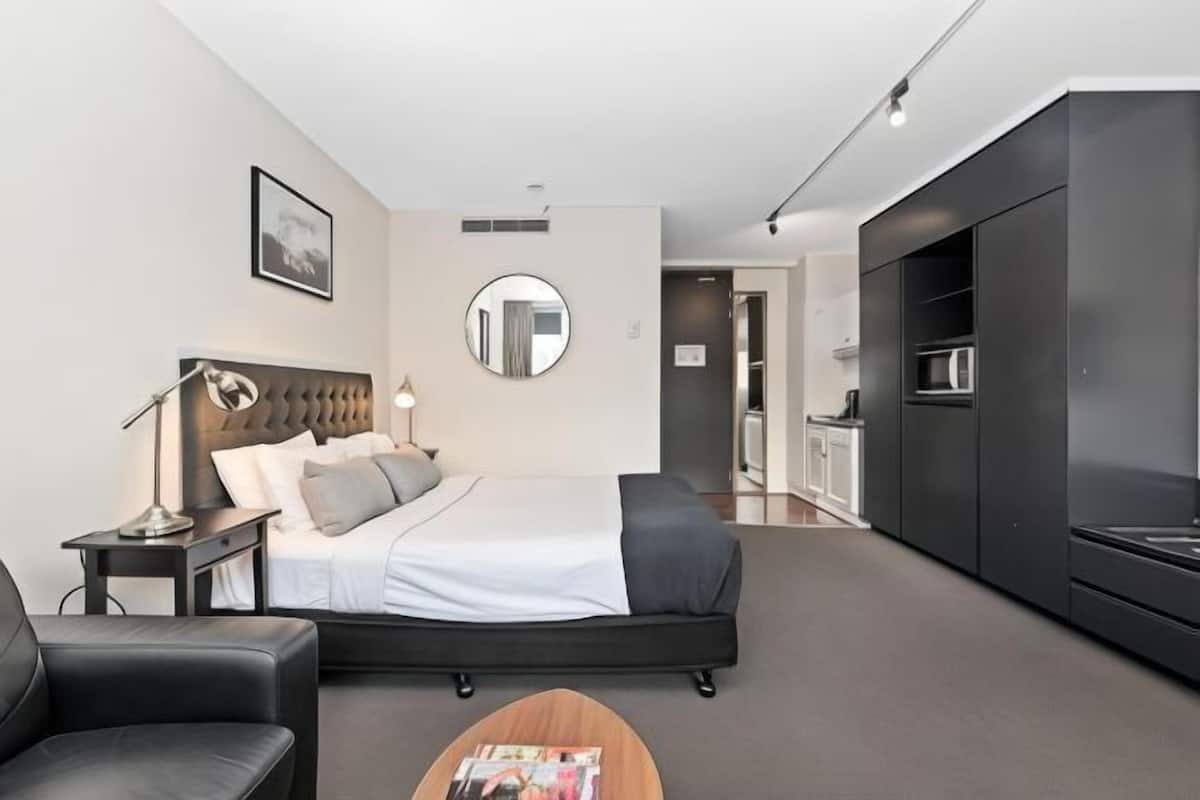 2 Schlafzimmer, Schreibtisch, Verdunkelungsvorhänge