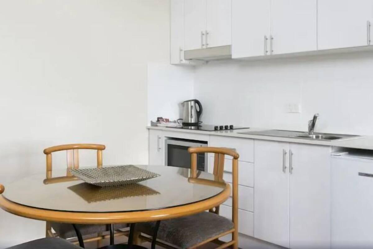 Private kitchen | Coffee/tea maker, fridge, microwave, stovetop
