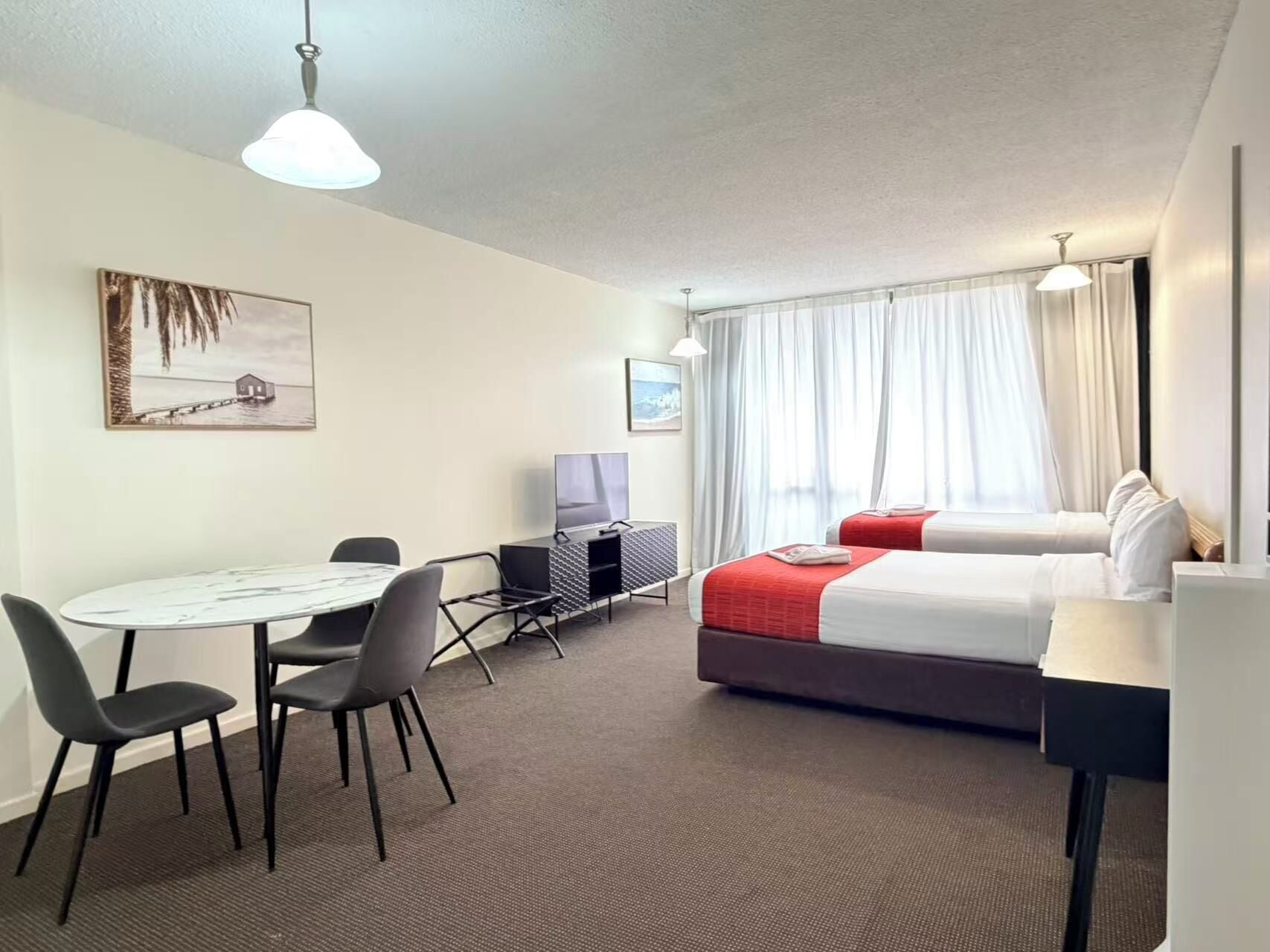 Studio | Premium bedding, minibar, desk, iron/ironing board