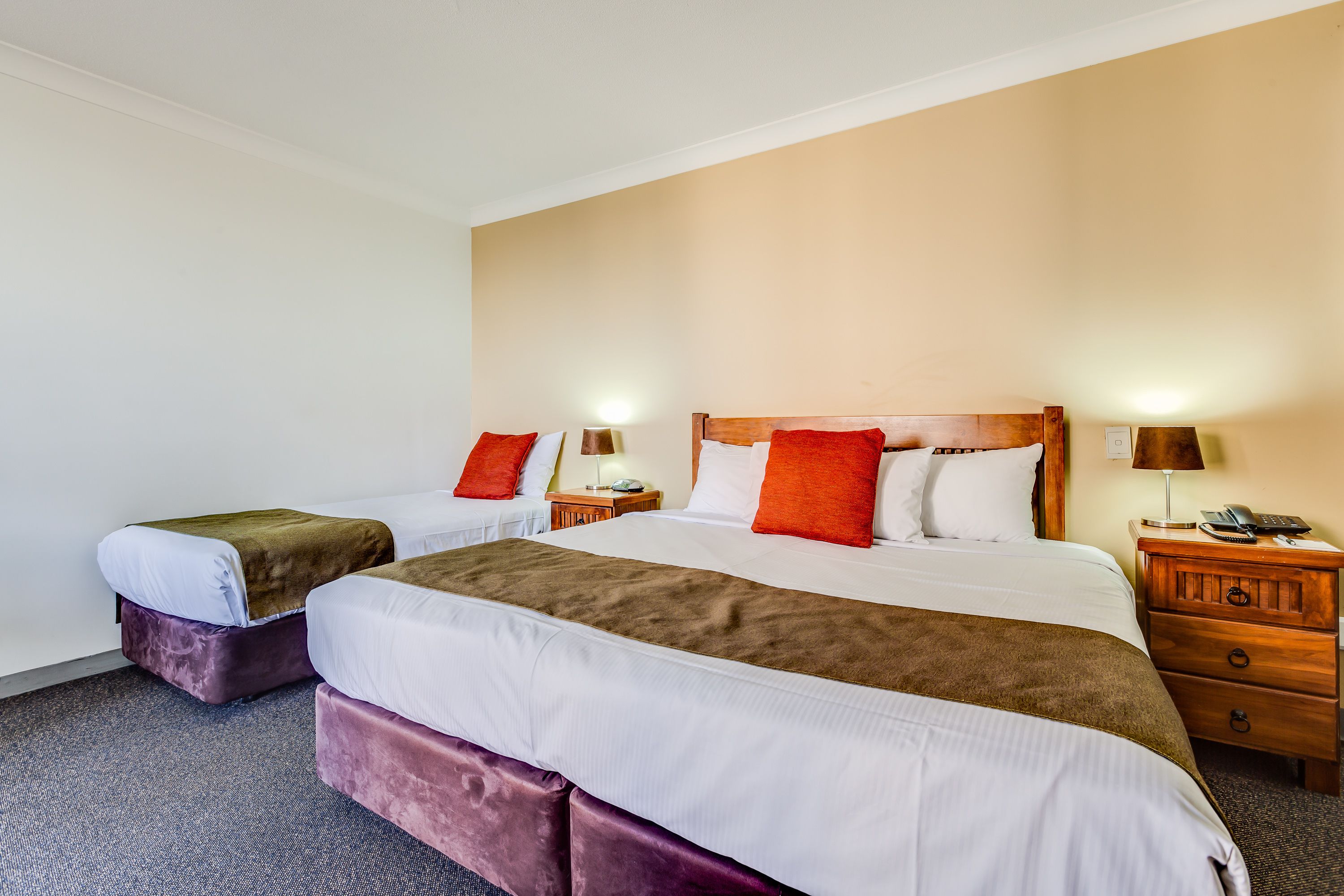 hotel king room | desk, iron/ironing board, cots/infant beds, free wifi