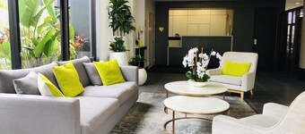 Central Hillcrest Apartment Hotel