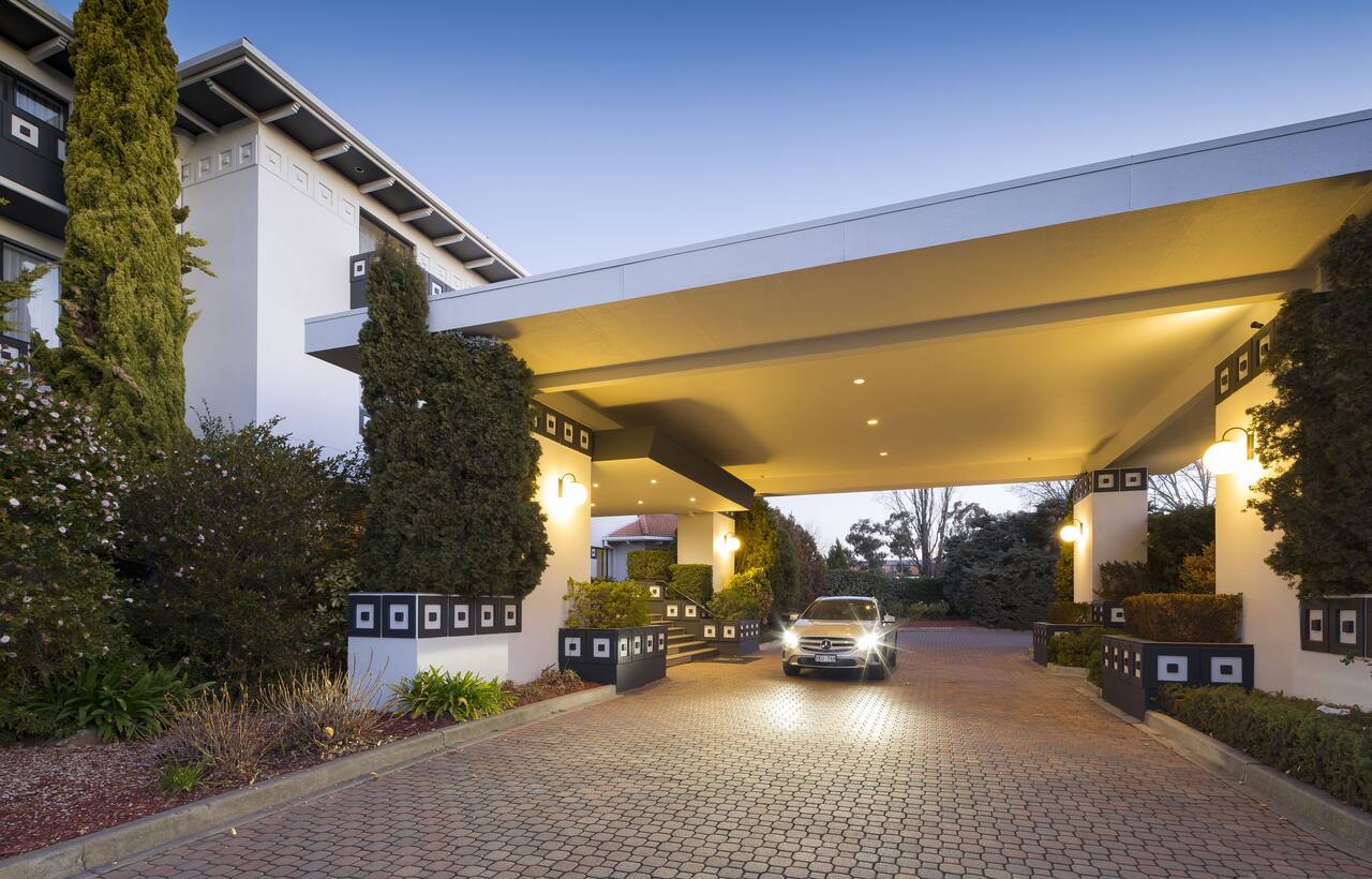 Ramada by Wyndham Diplomat Canberra