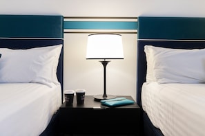 Premium bedding, pillowtop beds, minibar, in-room safe - Ramada by Wyndham Diplomat Canberra (Griffith)