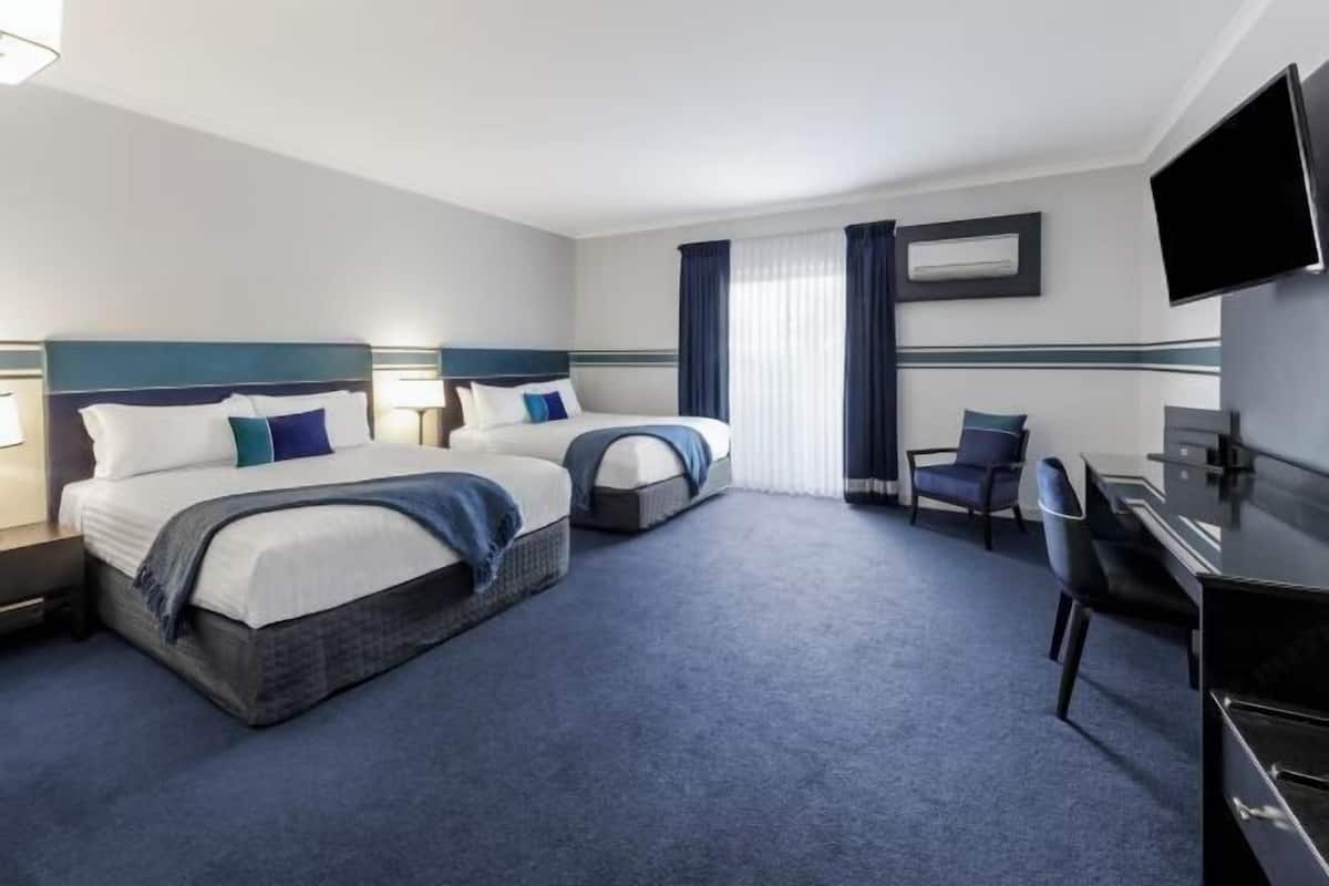 1 bedroom, premium bedding, pillow-top beds, minibar