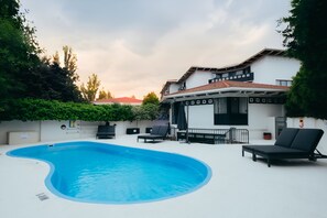 Seasonal outdoor pool