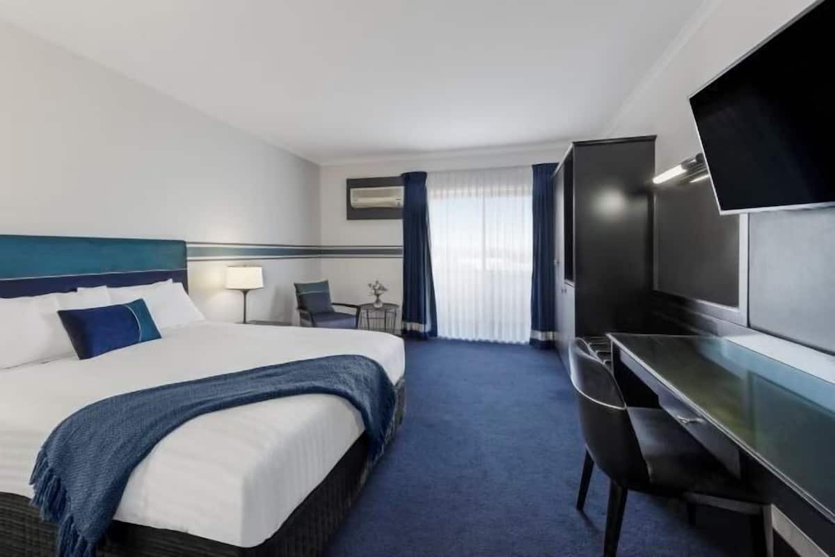 1 bedroom, premium bedding, pillow-top beds, minibar