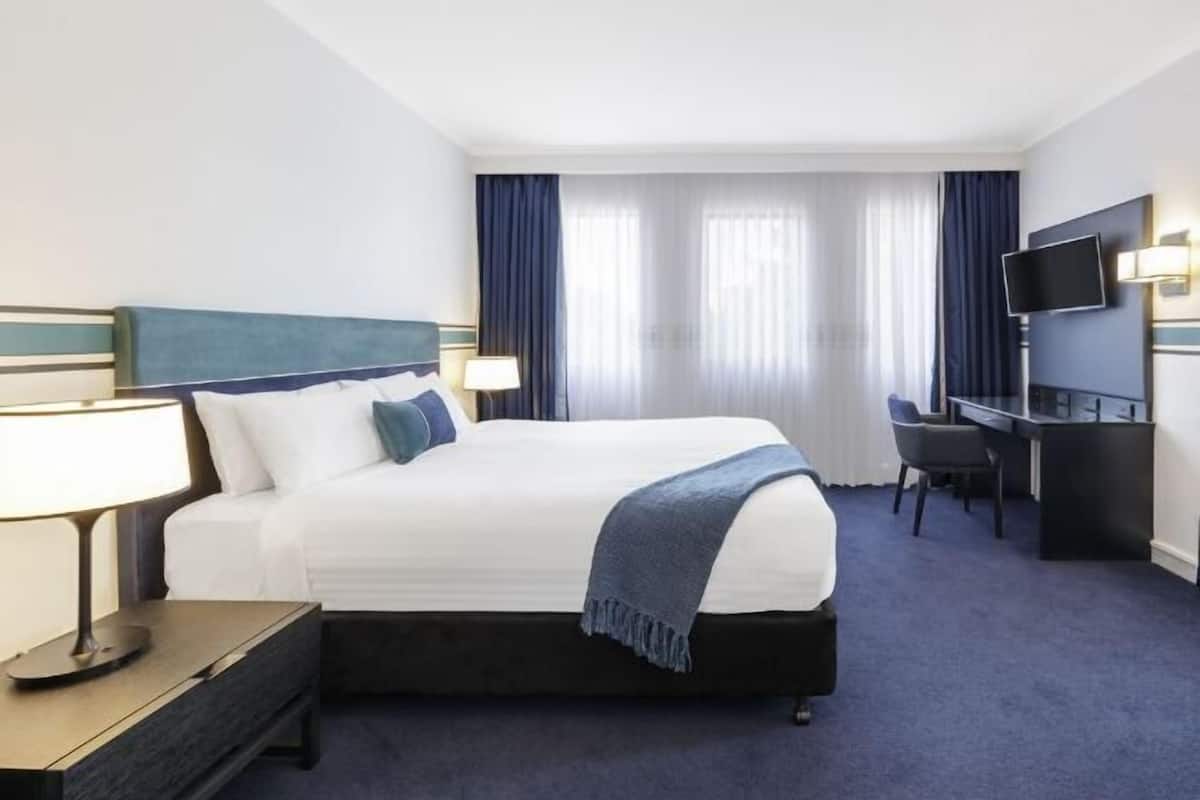1 bedroom, premium bedding, pillow-top beds, minibar