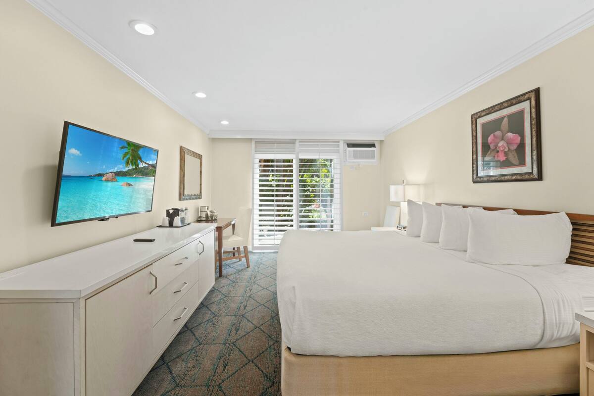 Standard Room, 1 King Bed, Lanai