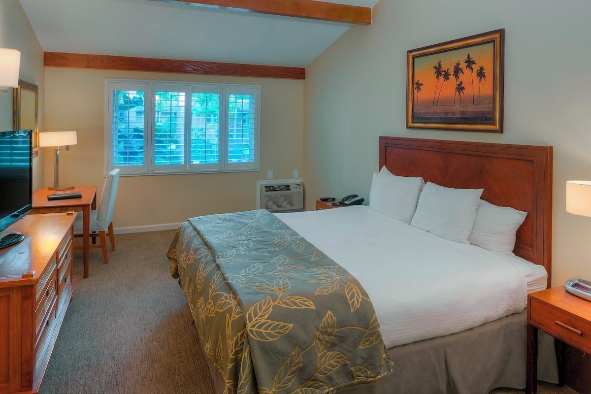 Standard Room, 1 King Bed, Marina View