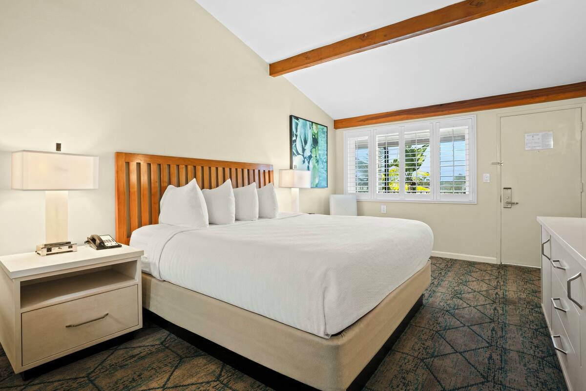 Standard Room, 1 King Bed, Marina View