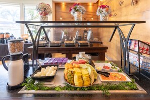 Café da manhã com buffet todos os dias mediante uma taxa