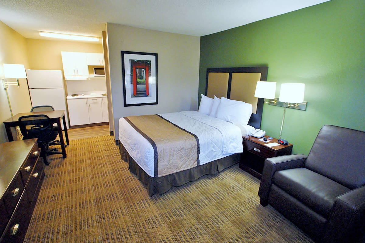 Desk, free WiFi, bed sheets