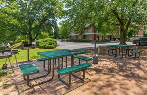Exterior - Extended Stay America Suites Greensboro Big Tree Way (Greensboro)