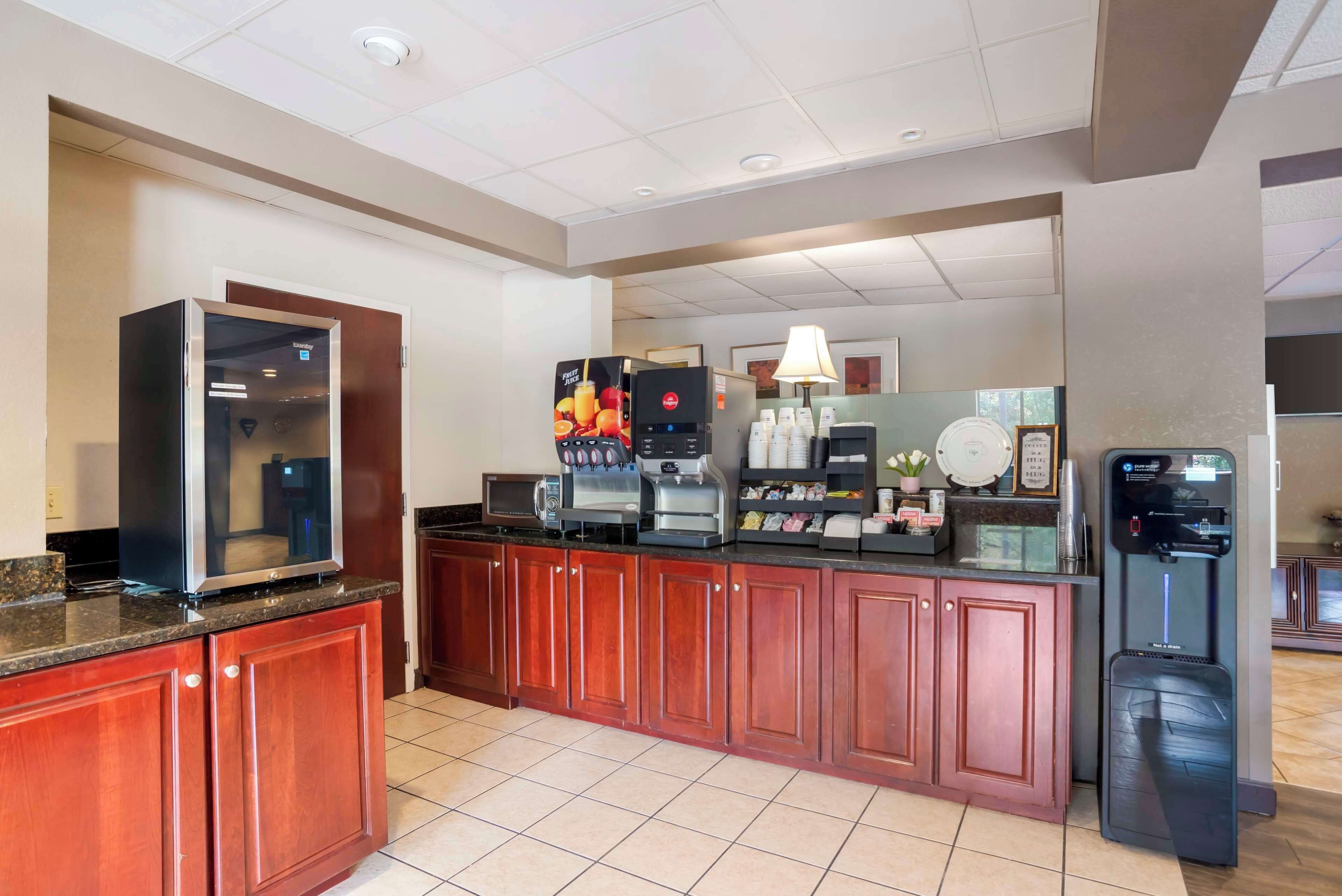 free daily full breakfast