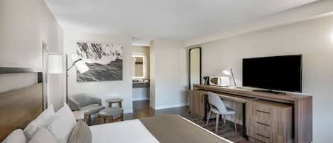 Room, 1 King Bed, Non Smoking | Pillowtop beds, in-room safe, desk, iron/ironing board