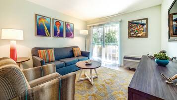 Minibar, iron/ironing board, WiFi, bed sheets