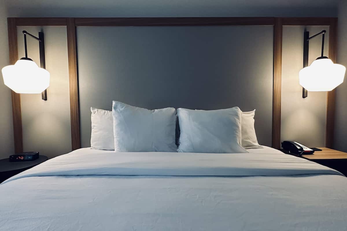 Matelas Select Comfort, coffres-forts dans les chambres, bureau